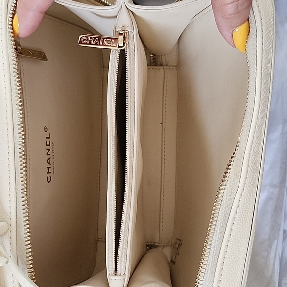 EUC Chanel Caviar Medium Vanity Case Off White/Silver Hardware - Picture 7 of 9